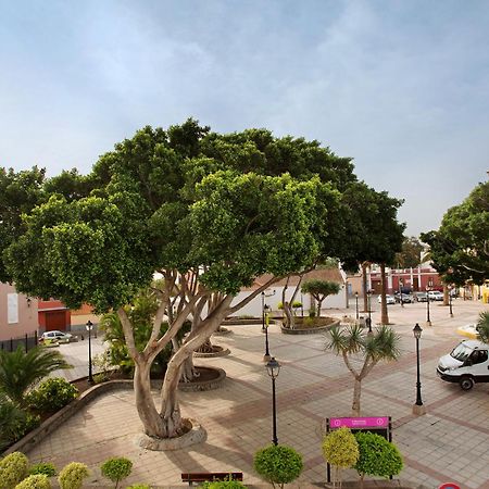 Casa Plaza San Nicolas De Bari Sardina Exterior photo