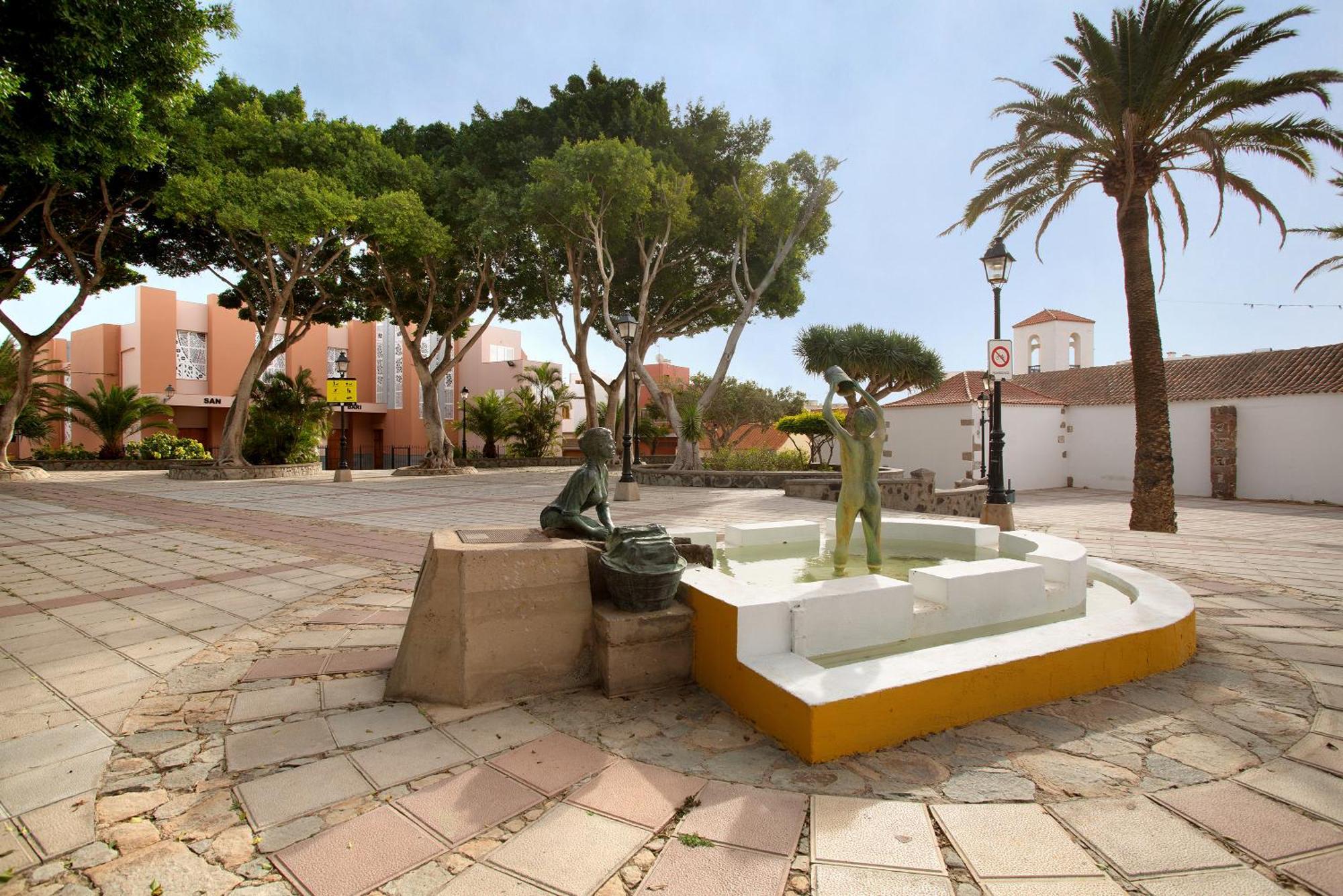 Casa Plaza San Nicolas De Bari Sardina Exterior photo