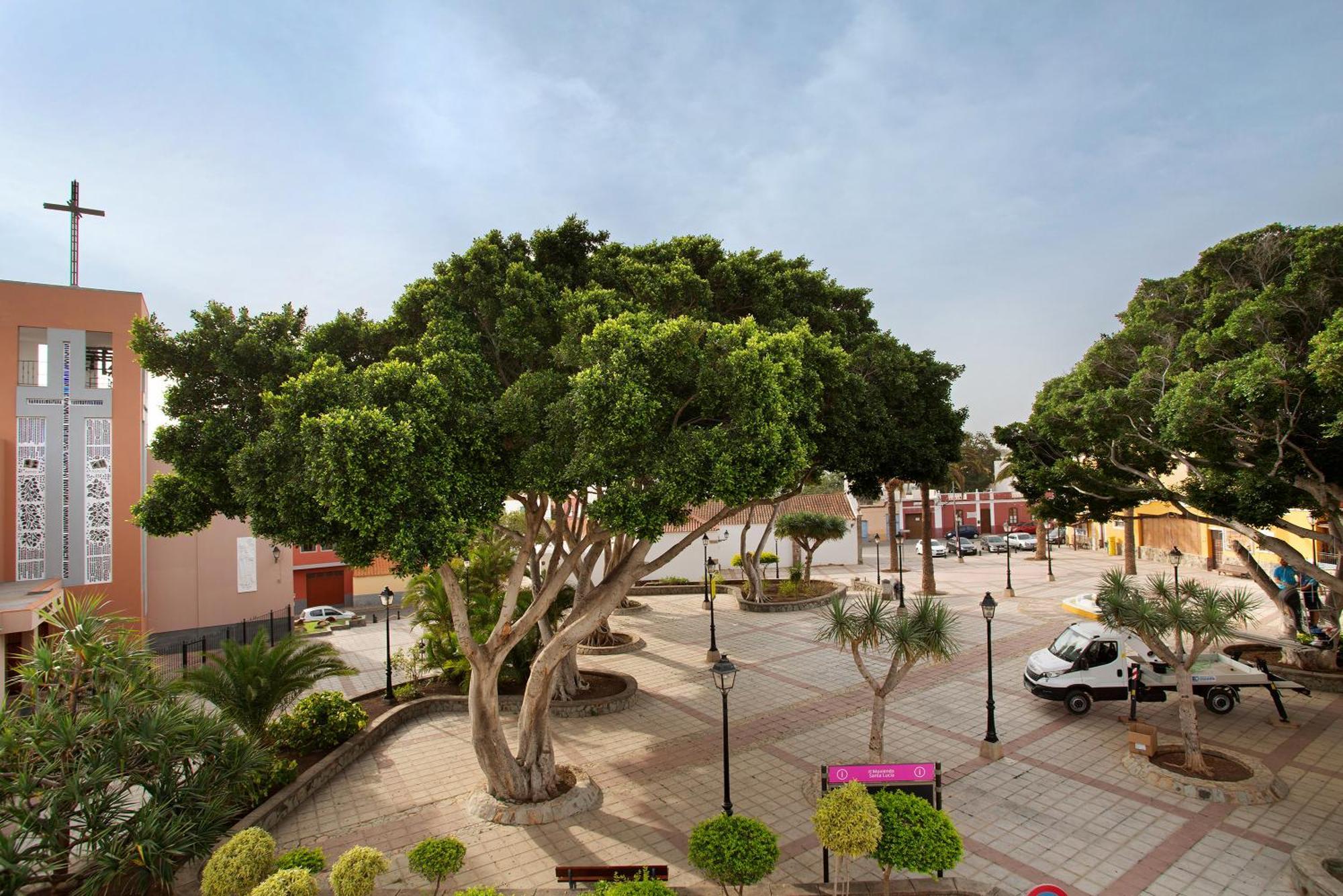Casa Plaza San Nicolas De Bari Sardina Exterior photo