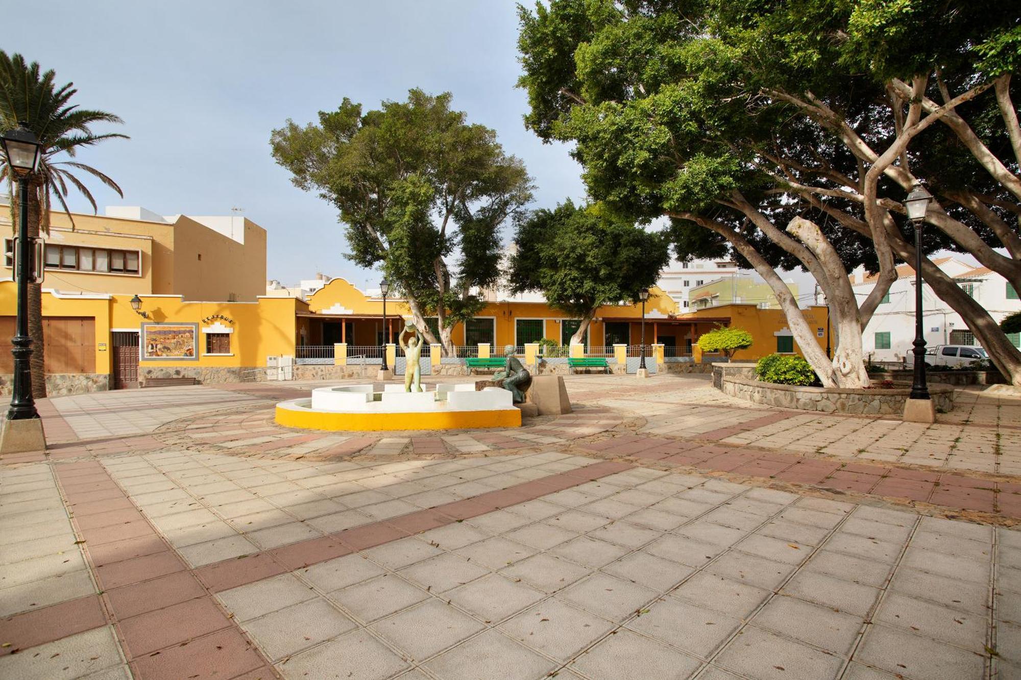 Casa Plaza San Nicolas De Bari Sardina Exterior photo